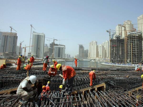 عمال تسليح ورافعات